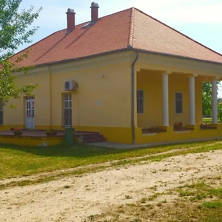 Akácliget Gyógy-és Strandfürdő
