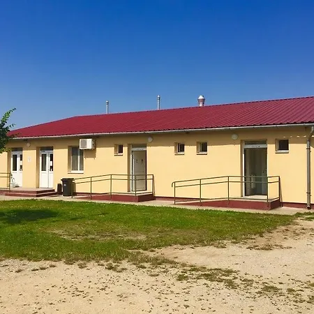 Akacliget Gyogy-es Strandfuerdo Guest house *