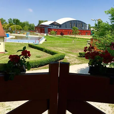 Akácliget Gyógy-és Strandfürdő Casa de hóspedes *