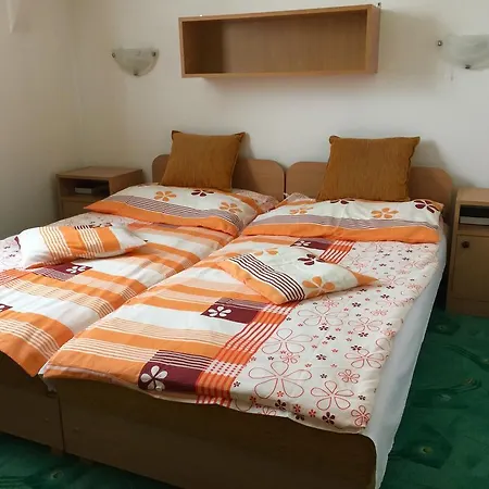 Guest house Akacliget Gyogy-es Strandfuerdo