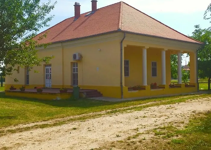 Akácliget Gyógy-és Strandfürdő
