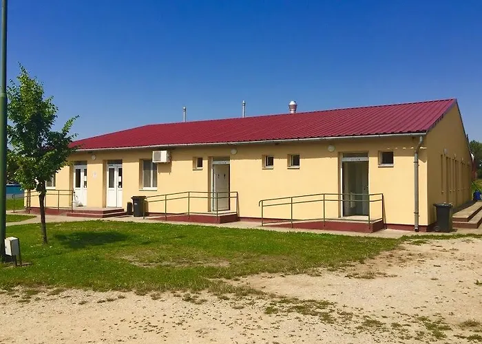 Akácliget Gyógy-és Strandfürdő Pensión *