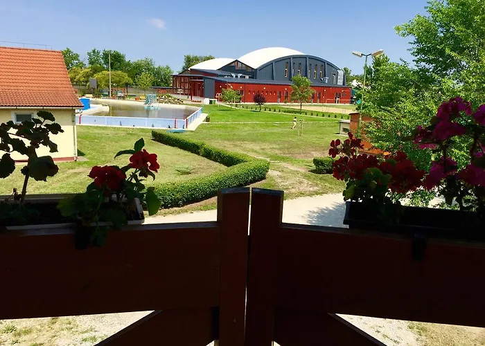 Akácliget Gyógy-és Strandfürdő Pensión *