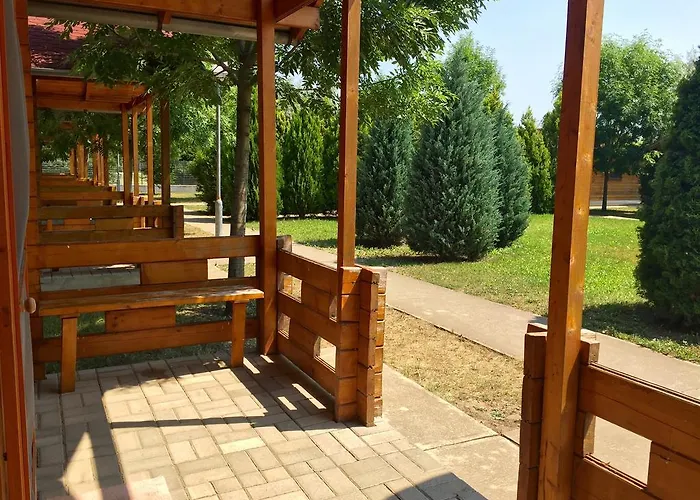 Akácliget Gyógy-és Strandfürdő Pensión *